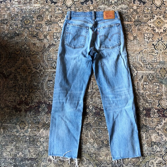 Levi Premium Wedgie Straight cropped. Size 25 - Picture 3 of 3